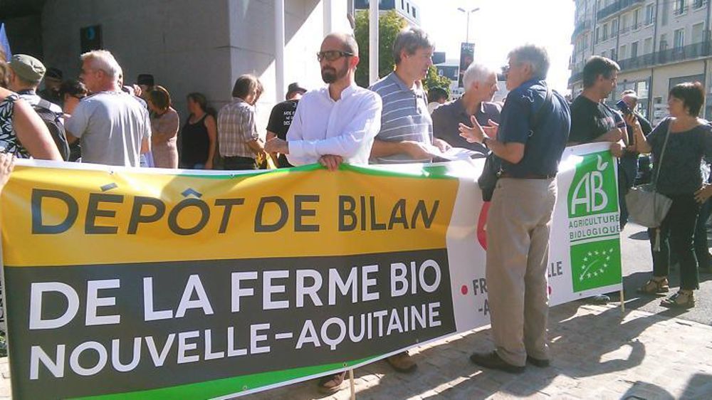 La Fédération régionale de l’AB de la Nouvelle-Aquitaine et le groupement régional de l’AB de Bio Centre-Val de Loire ont manifesté le 12 septembre 2018, à l’ASP de Limoges. © GRAB